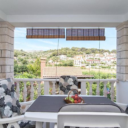 Apartments Mare Postira Bagian luar foto