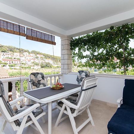 Apartments Mare Postira Bagian luar foto