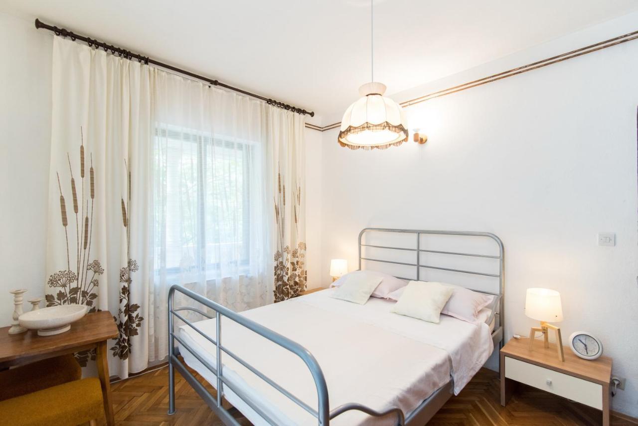 Apartments Mare Postira Bagian luar foto