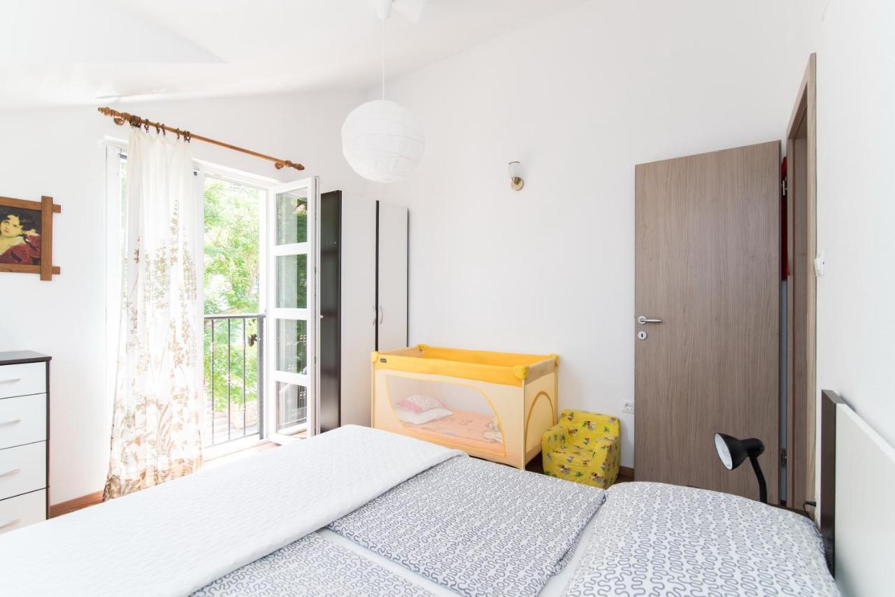 Apartments Mare Postira Bagian luar foto