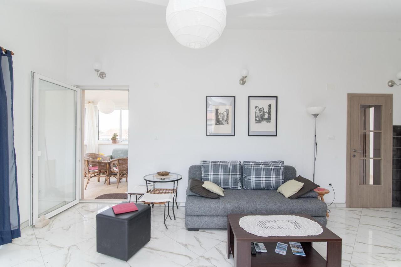 Apartments Mare Postira Bagian luar foto