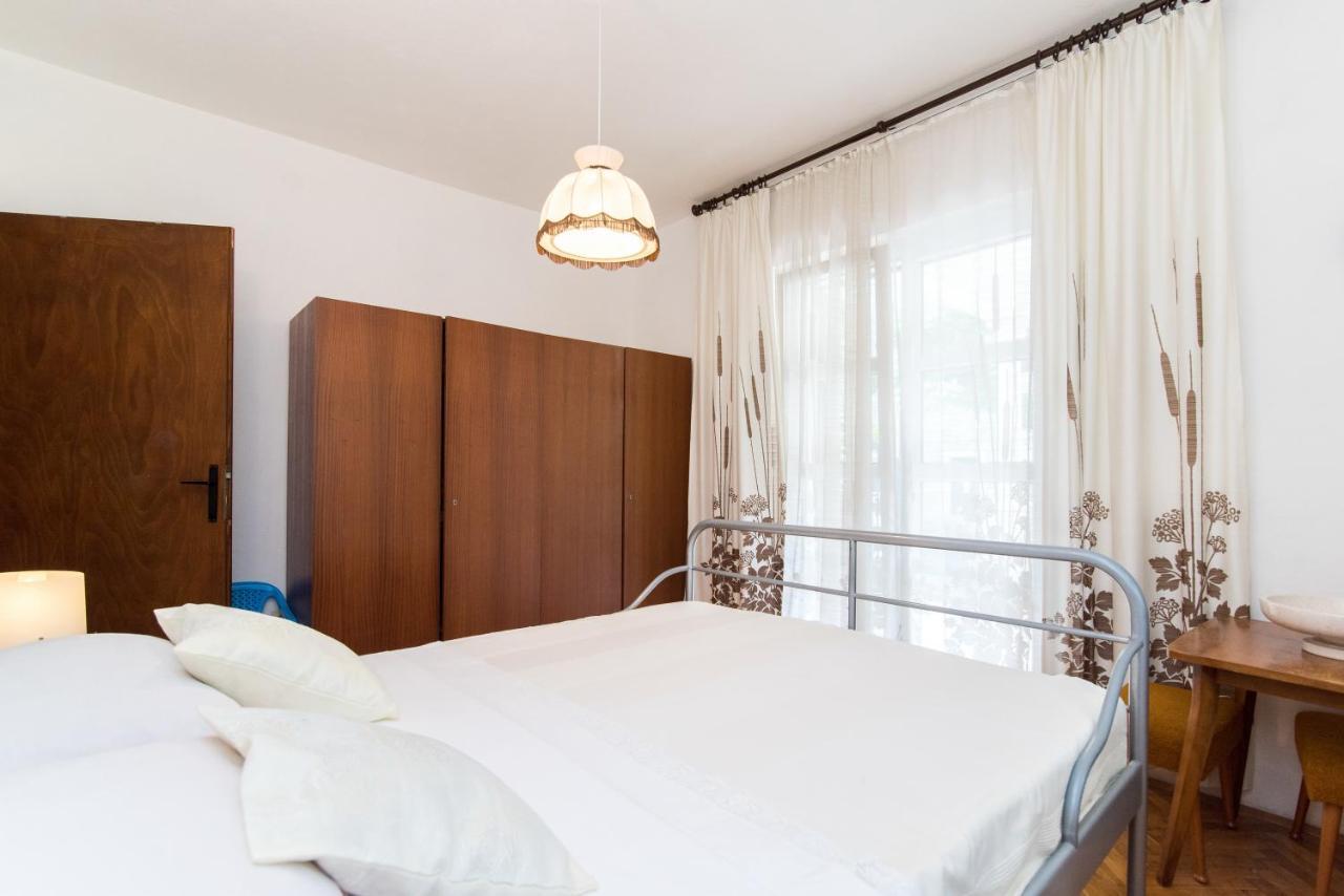 Apartments Mare Postira Bagian luar foto