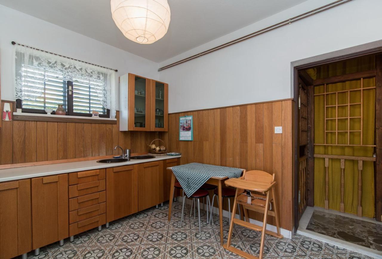 Apartments Mare Postira Bagian luar foto