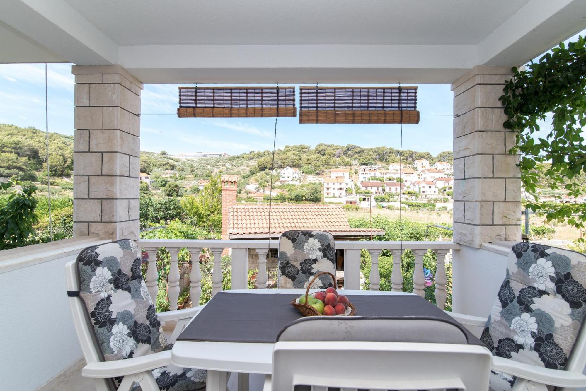 Apartments Mare Postira Bagian luar foto