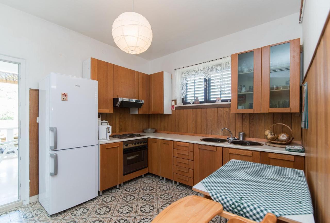 Apartments Mare Postira Bagian luar foto