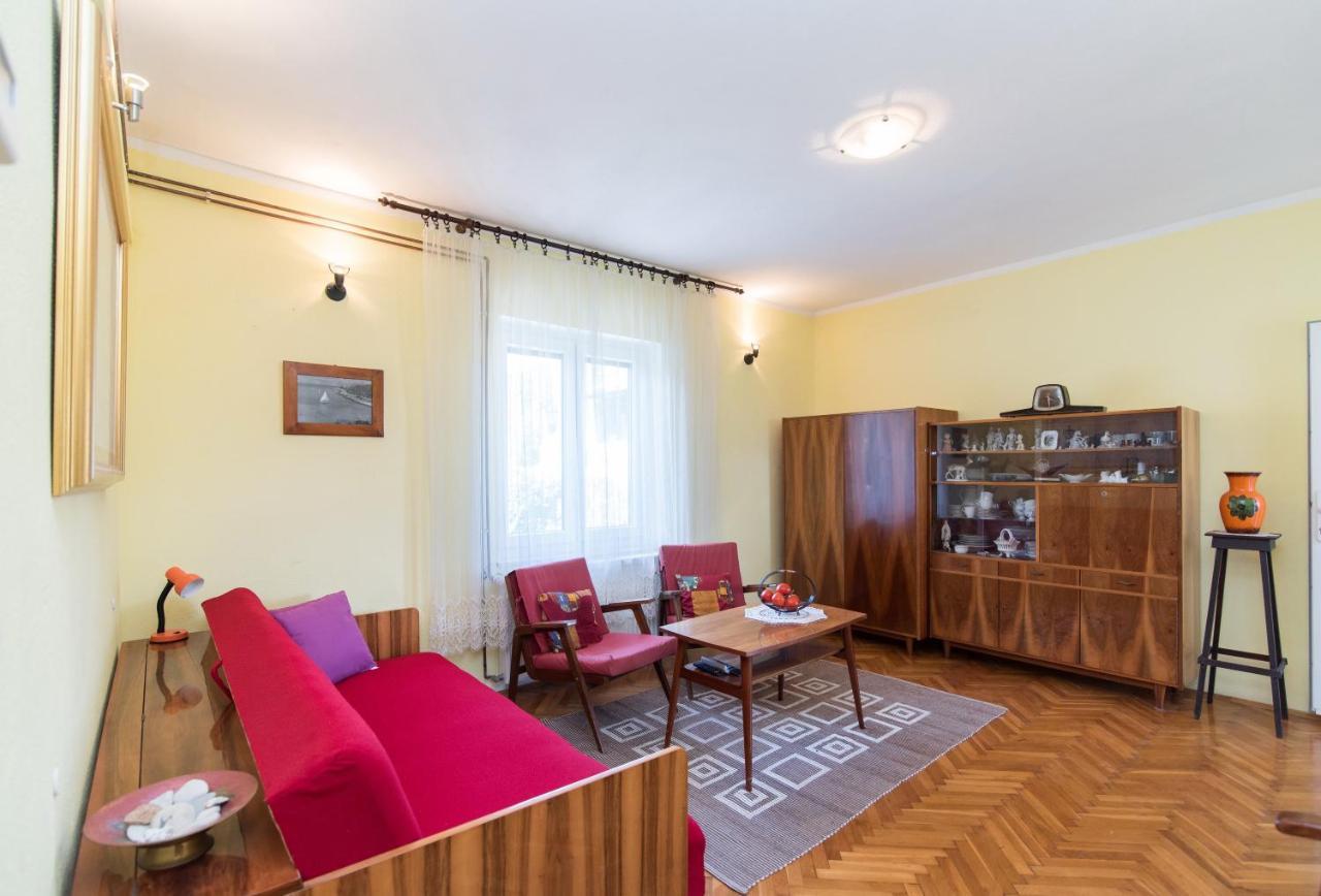 Apartments Mare Postira Bagian luar foto